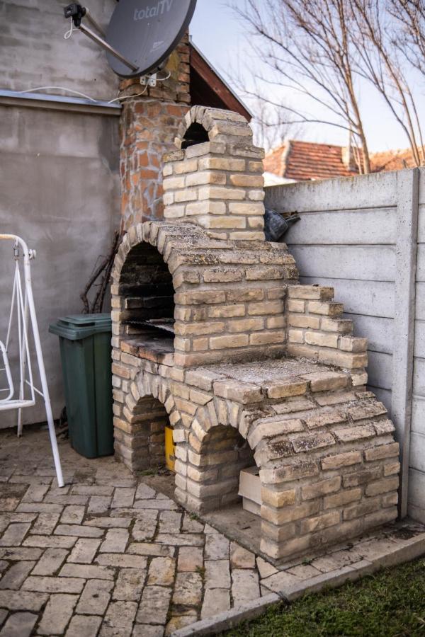 Senta Apartman Bruno מראה חיצוני תמונה